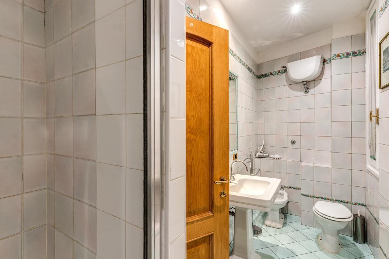 Apartament Lovely Flat By The Trevi Fountain Rzym Zewnętrze zdjęcie