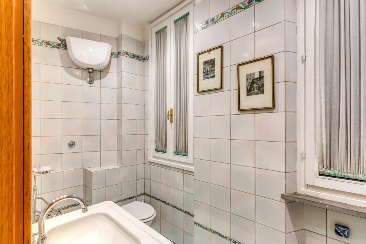 Apartament Lovely Flat By The Trevi Fountain Rzym Zewnętrze zdjęcie