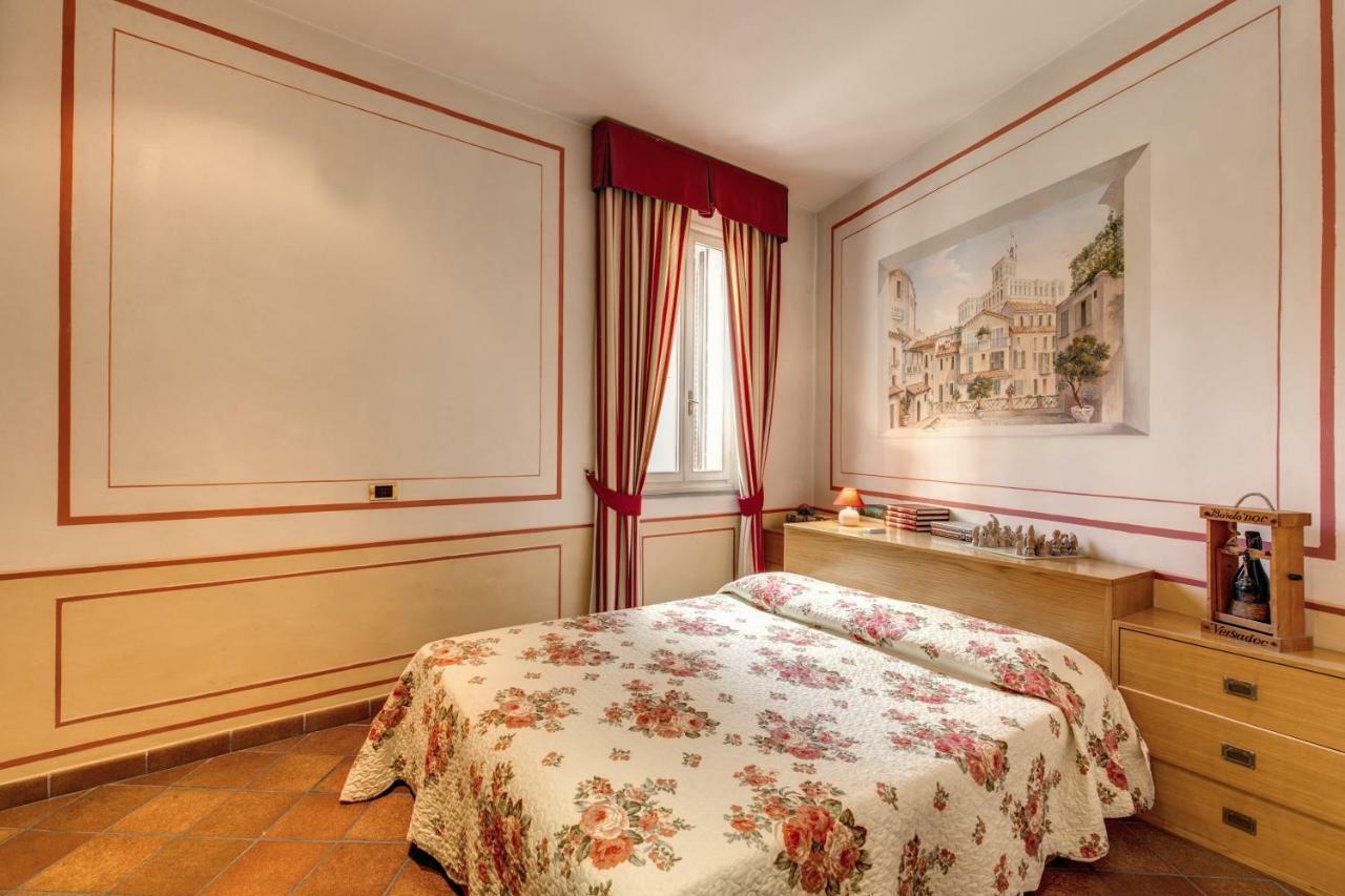 Apartament Lovely Flat By The Trevi Fountain Rzym Zewnętrze zdjęcie
