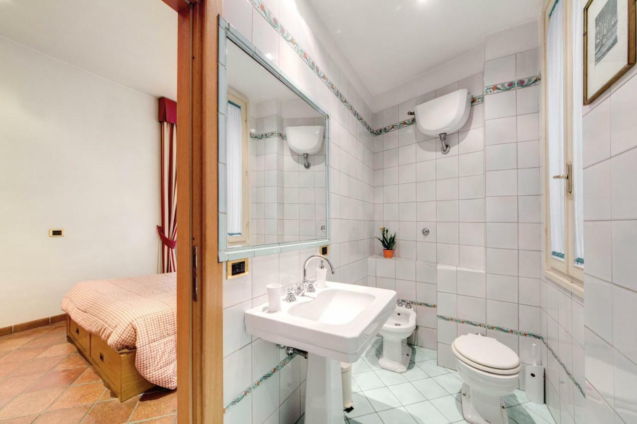 Apartament Lovely Flat By The Trevi Fountain Rzym Zewnętrze zdjęcie